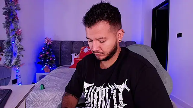 Snapshot of mister_miike chatting on 15, 12, 2025 mister miike online show from 15, 12, 2025