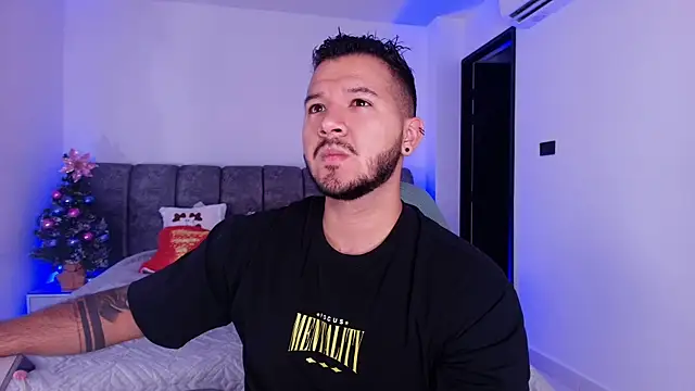 Snapshot of mister_miike chatting on 16, 12, 2025 mister miike online show from 16, 12, 2025