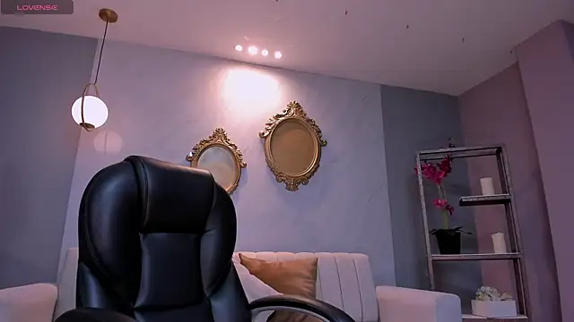 BrennaWalker online show from 27, 2, 2025