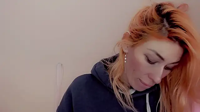 AnnieGOld  online show from 6, 1, 2025