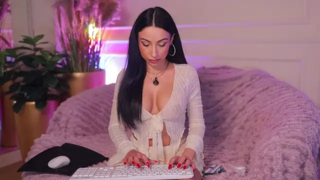 Snapshot of Anais_Bloom chatting on 7, 7, 2026 Anais Bloom online show from 7, 7, 2026