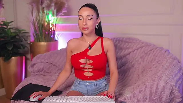 Snapshot of Anais_Bloom chatting on 8, 7, 2026 Anais Bloom online show from 8, 7, 2026