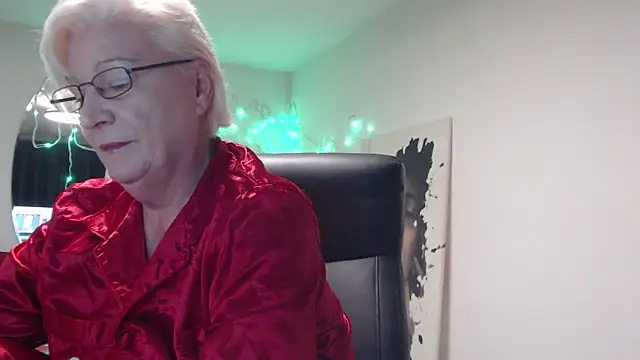 LaylaMilf online show from 24, 12, 2024