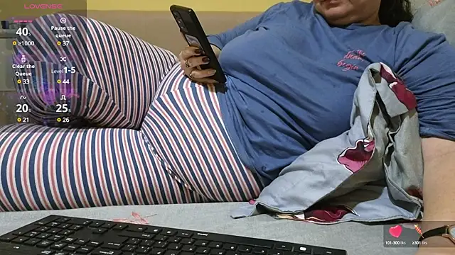 Snapshot of BBW_MILF_4U chatting on 31, 1, 2025 BBW MILF 4U online show from 31, 1, 2025