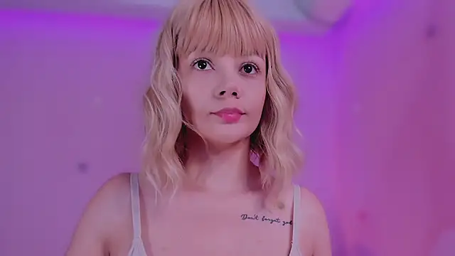 Snapshot of bella_adams_ chatting on 13, 2, 2025 bella adams online show from 13, 2, 2025