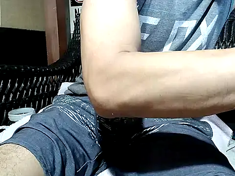 Snapshot of HungHawaiian808@xh chatting on 5, 12, 2024 HungHawaiian808xh online show from 5, 12, 2024