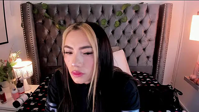 Snapshot of Kim_Blane chatting on 2, 2, 2025 Kim Blane online show from 2, 2, 2025