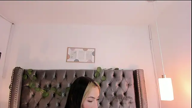 Snapshot of Kim_Blane chatting on 7, 2, 2025 Kim Blane online show from 7, 2, 2025