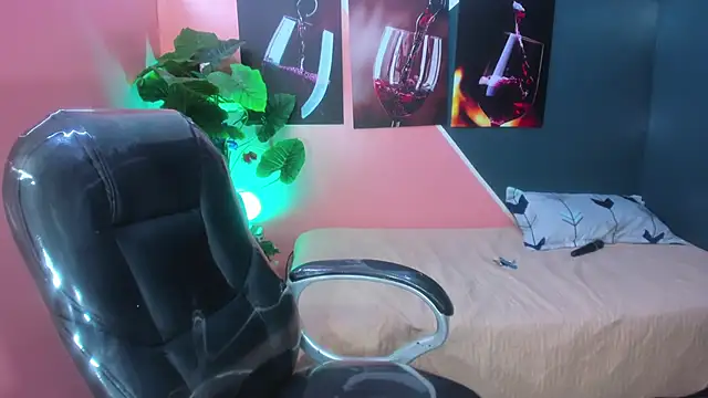 Snapshot of pearl_weet chatting on 19, 12, 2024 pearl weet online show from 19, 12, 2024