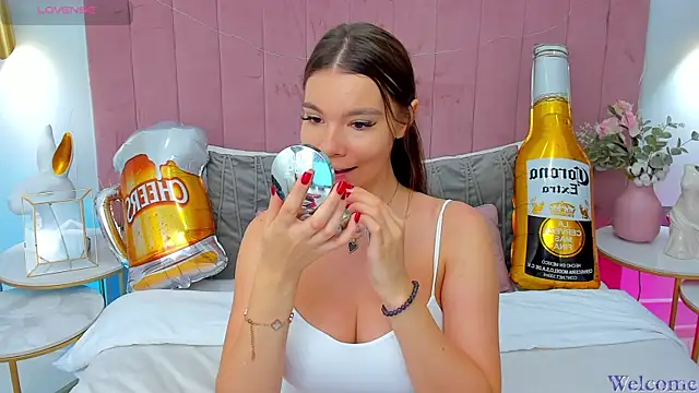 Snapshot of MiaMuse chatting on 23, 9, 2025 MiaMuse online show from 23, 9, 2025