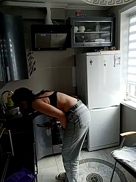 LazyTanukii online show from 25, 9, 2025