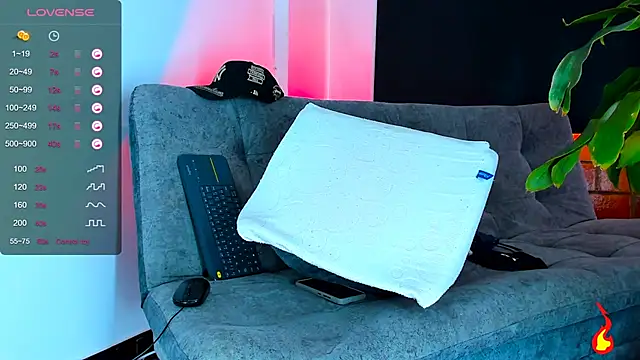 Snapshot of vanegas_luis chatting on 5, 12, 2024 vanegas luis online show from 5, 12, 2024