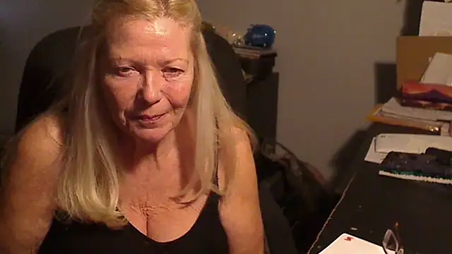 Snapshot of XTRAHORNYONE chatting on 2, 3, 2025 XTRAHORNYONE online show from 2, 3, 2025