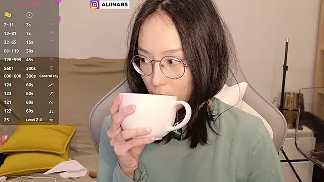 Snapshot of aliiiiiina chatting on 26, 12, 2024 aliiiiiina online show from 26, 12, 2024