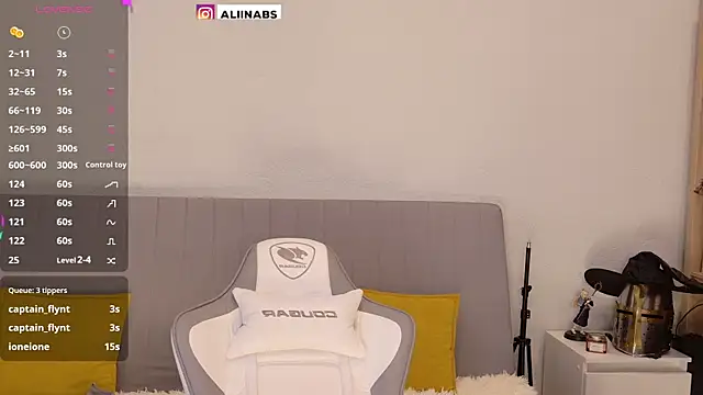 Snapshot of aliiiiiina chatting on 25, 1, 2025 aliiiiiina online show from 25, 1, 2025