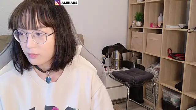 Snapshot of aliiiiiina chatting on 29, 1, 2025 aliiiiiina online show from 29, 1, 2025