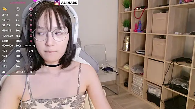 Snapshot of aliiiiiina chatting on 9, 2, 2025 aliiiiiina online show from 9, 2, 2025