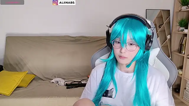 Snapshot of aliiiiiina chatting on 6, 3, 2025 aliiiiiina online show from 6, 3, 2025