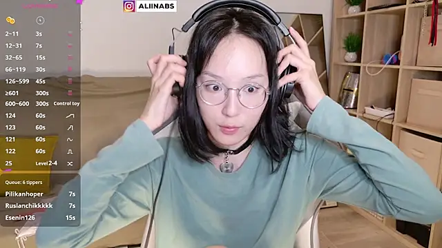 Snapshot of aliiiiiina chatting on 13, 3, 2025 aliiiiiina online show from 13, 3, 2025