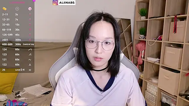 Snapshot of aliiiiiina chatting on 16, 3, 2025 aliiiiiina online show from 16, 3, 2025