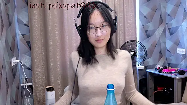 Snapshot of aliiiiiina chatting on 13, 9, 2025 aliiiiiina online show from 13, 9, 2025