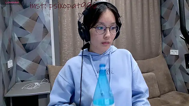 Snapshot of aliiiiiina chatting on 28, 9, 2025 aliiiiiina online show from 28, 9, 2025