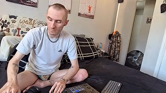 Snapshot of pyrowuff chatting on 10, 2, 2026 pyrowuff online show from 10, 2, 2026