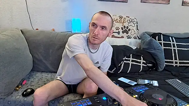 Snapshot of pyrowuff chatting on 12, 2, 2026 pyrowuff online show from 12, 2, 2026