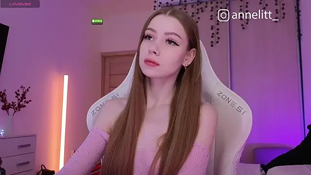 Snapshot of Annelitt chatting on 16, 12, 2025 Annelitt online show from 16, 12, 2025