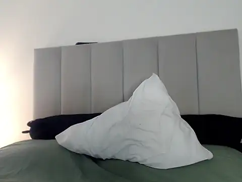 Aleska  Bell online show from 13, 12, 2025