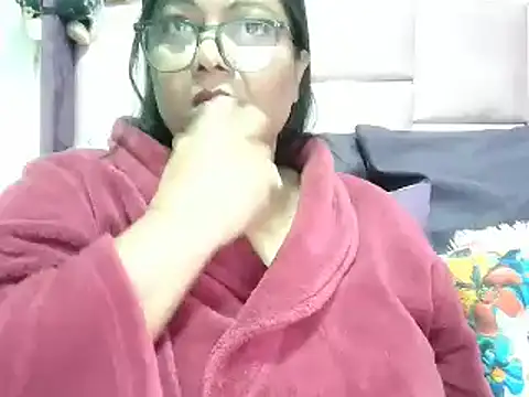 Snapshot of IndianDelia chatting on 17, 11, 2025 IndianDelia online show from 17, 11, 2025