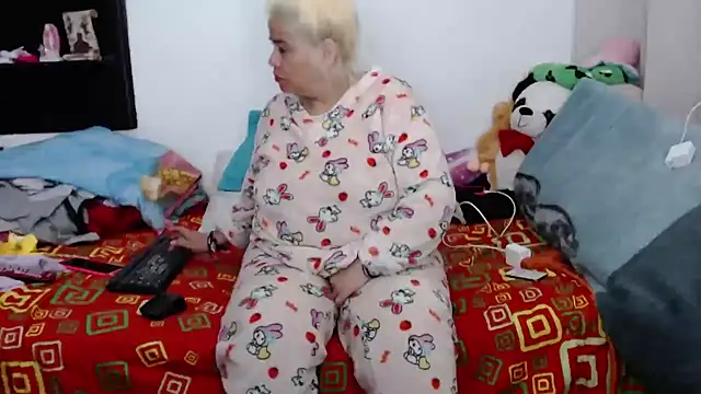 Snapshot of estrellita_fugaz16x chatting on 2, 1, 2025 estrellita fugaz16x online show from 2, 1, 2025