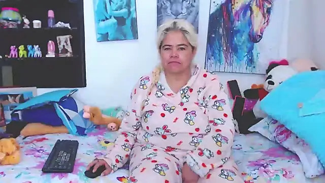 Snapshot of estrellita_fugaz16x chatting on 3, 2, 2025 estrellita fugaz16x online show from 3, 2, 2025