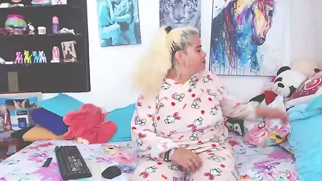 Snapshot of estrellita_fugaz16x chatting on 5, 2, 2025 estrellita fugaz16x online show from 5, 2, 2025