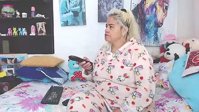 Snapshot of estrellita_fugaz16x chatting on 8, 2, 2025 estrellita fugaz16x online show from 8, 2, 2025