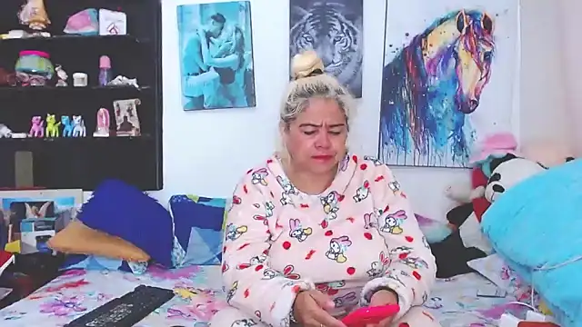 Snapshot of estrellita_fugaz16x chatting on 8, 2, 2025 estrellita fugaz16x online show from 8, 2, 2025