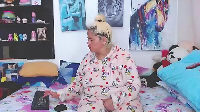 Snapshot of estrellita_fugaz16x chatting on 9, 2, 2025 estrellita fugaz16x online show from 9, 2, 2025