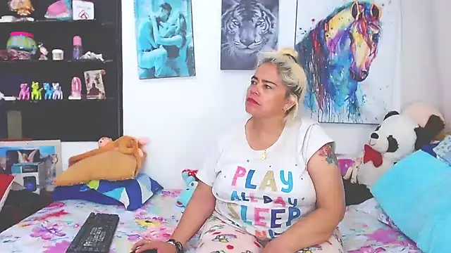 Snapshot of estrellita_fugaz16x chatting on 11, 2, 2025 estrellita fugaz16x online show from 11, 2, 2025