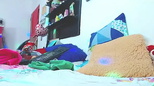 Snapshot of estrellita_fugaz16x chatting on 25, 2, 2025 estrellita fugaz16x online show from 25, 2, 2025