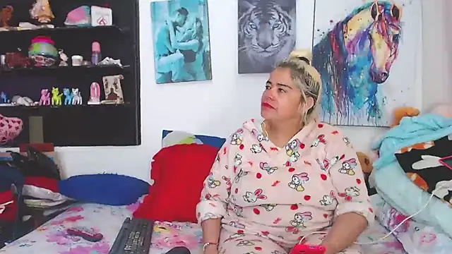 Snapshot of estrellita_fugaz16x chatting on 6, 3, 2025 estrellita fugaz16x online show from 6, 3, 2025