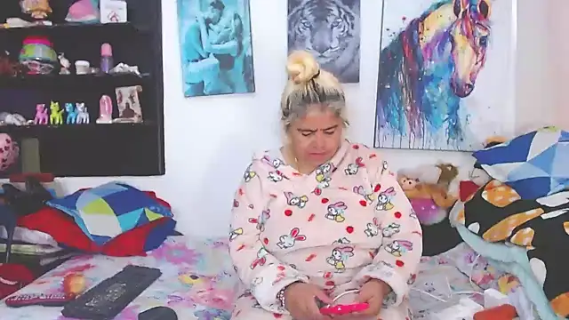 Snapshot of estrellita_fugaz16x chatting on 8, 3, 2025 estrellita fugaz16x online show from 8, 3, 2025