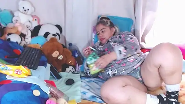 Snapshot of estrellita_fugaz16x chatting on 19, 9, 2025 estrellita fugaz16x online show from 19, 9, 2025