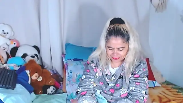 Snapshot of estrellita_fugaz16x chatting on 1, 10, 2025 estrellita fugaz16x online show from 1, 10, 2025