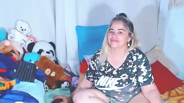 Snapshot of estrellita_fugaz16x chatting on 3, 10, 2025 estrellita fugaz16x online show from 3, 10, 2025