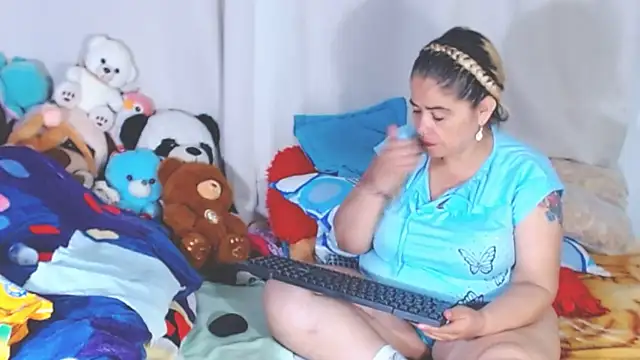 Snapshot of estrellita_fugaz16x chatting on 5, 10, 2025 estrellita fugaz16x online show from 5, 10, 2025