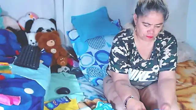 Snapshot of estrellita_fugaz16x chatting on 7, 10, 2025 estrellita fugaz16x online show from 7, 10, 2025