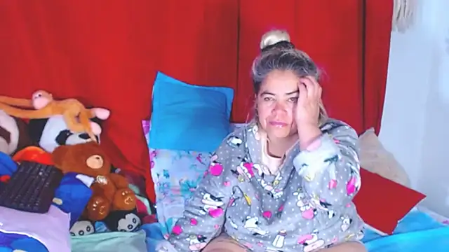 Snapshot of estrellita_fugaz16x chatting on 25, 10, 2025 estrellita fugaz16x online show from 25, 10, 2025