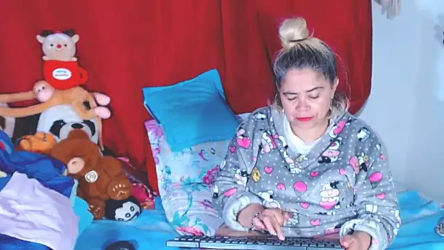 Snapshot of estrellita_fugaz16x chatting on 10, 11, 2025 estrellita fugaz16x online show from 10, 11, 2025