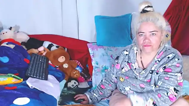 Snapshot of estrellita_fugaz16x chatting on 25, 11, 2025 estrellita fugaz16x online show from 25, 11, 2025