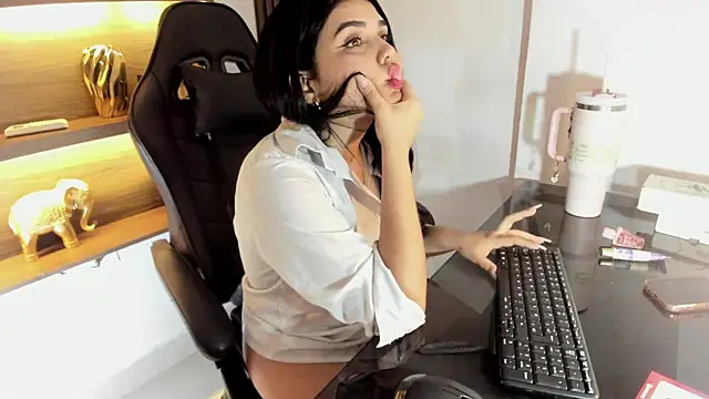 Snapshot of Maddysex_ chatting on 10, 3, 2025 Maddysex online show from 10, 3, 2025